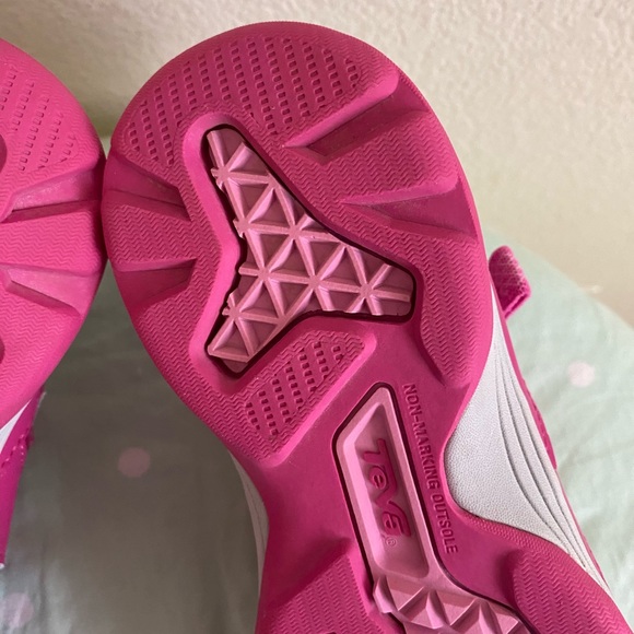 TEVA Pink and Gray Girls Shoes 3 - Picture 12 of 14